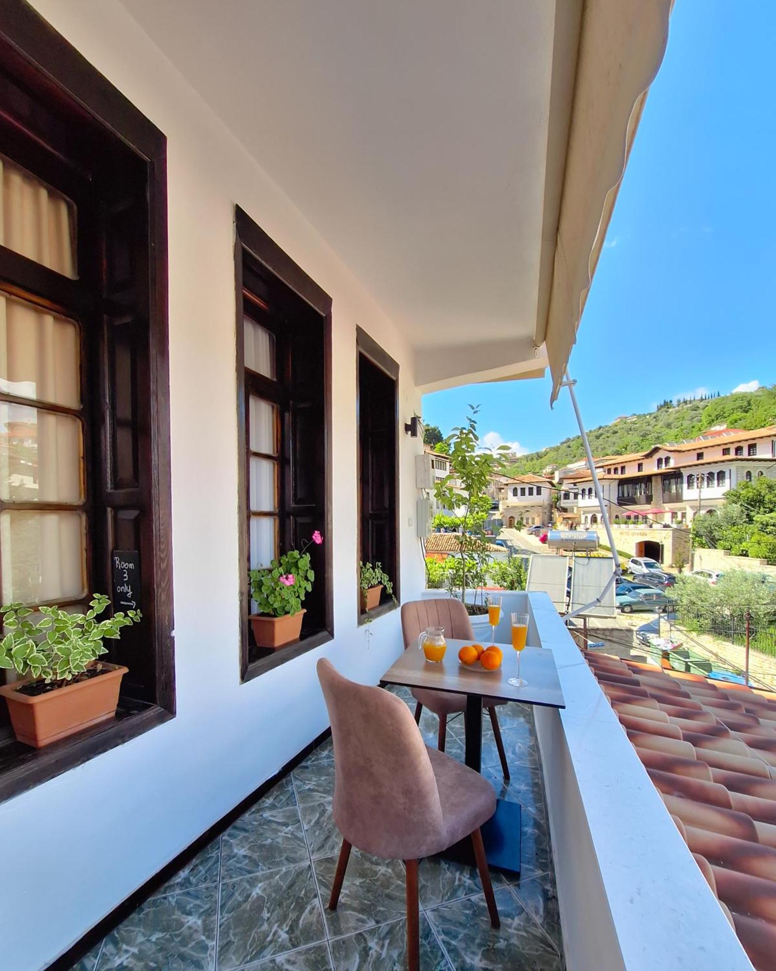 Villa Mishel Suites Берат Экстерьер фото